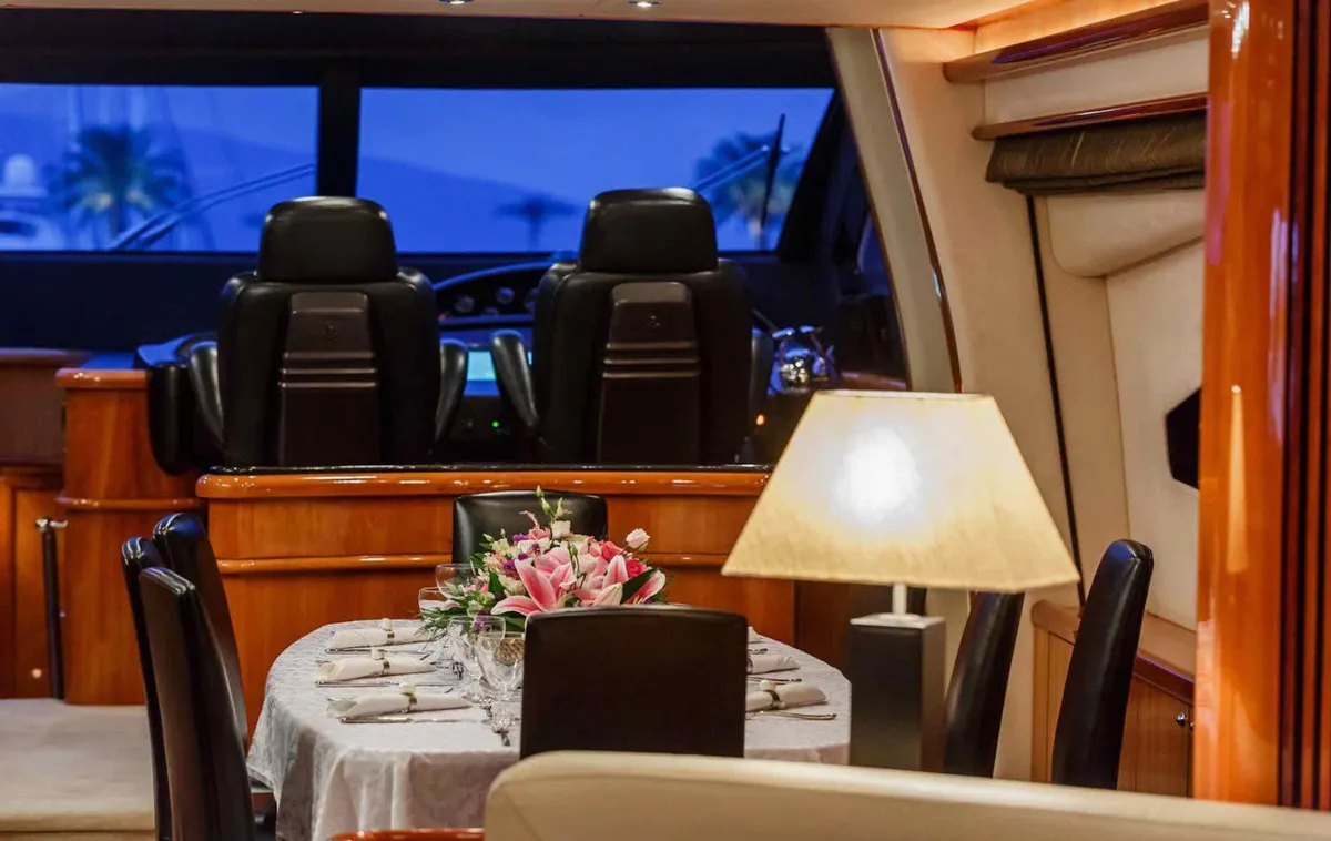 Sunseeker 82 Basya Nicoli — Interior photo 7