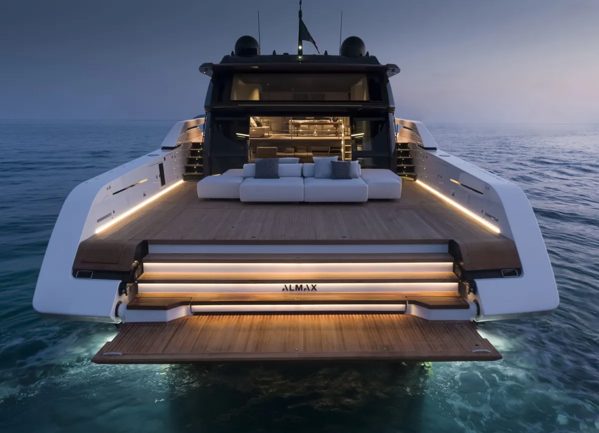 Sanlorenzo SP110 — Exterior photo 3