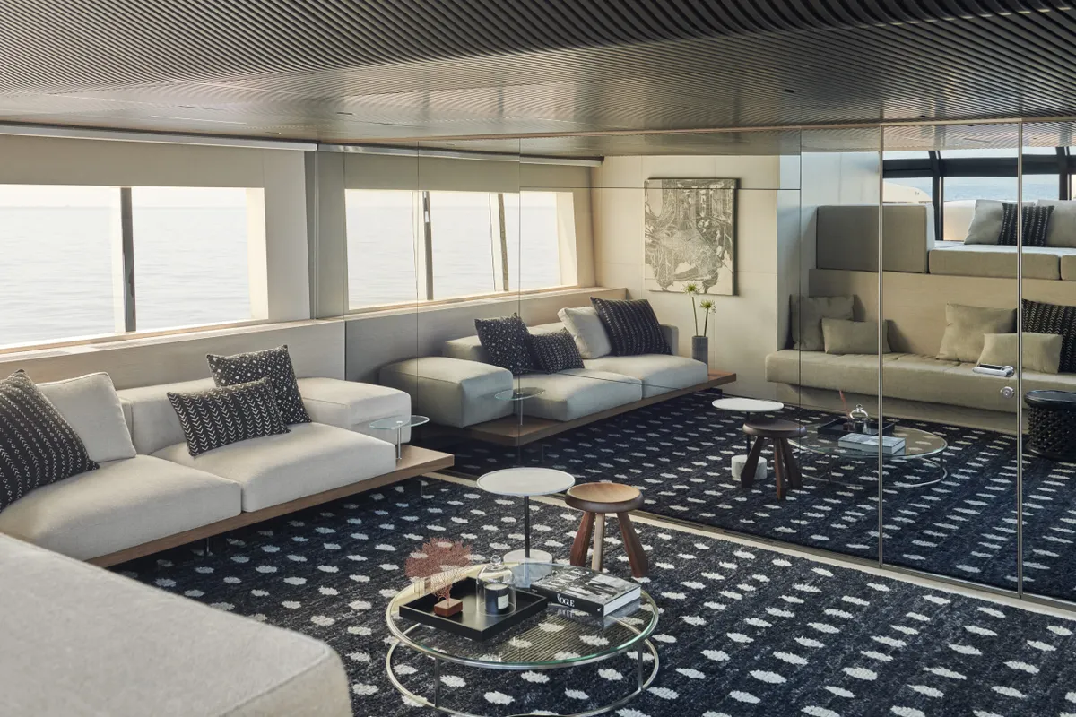 Sanlorenzo SP110 — Interior photo 1