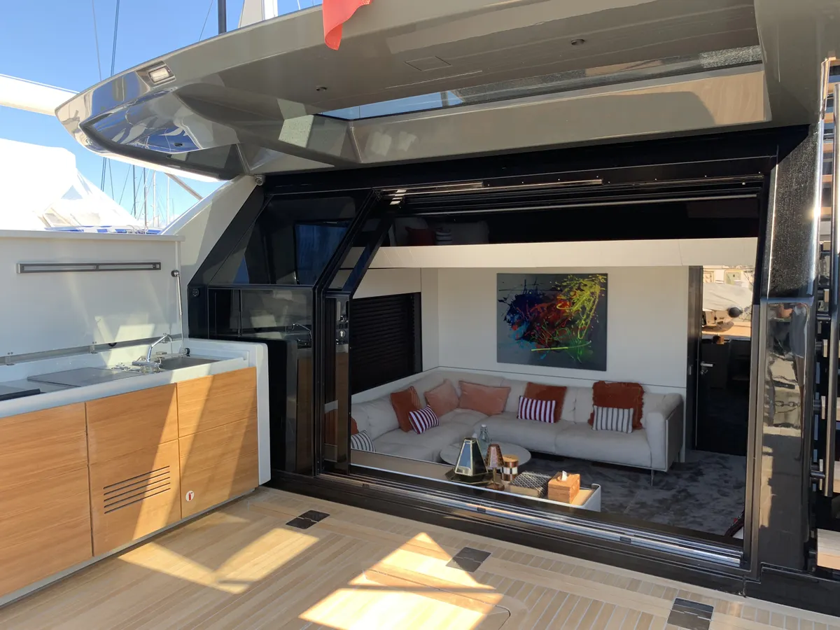 Bluegame BGX70 — Exterior photo 3