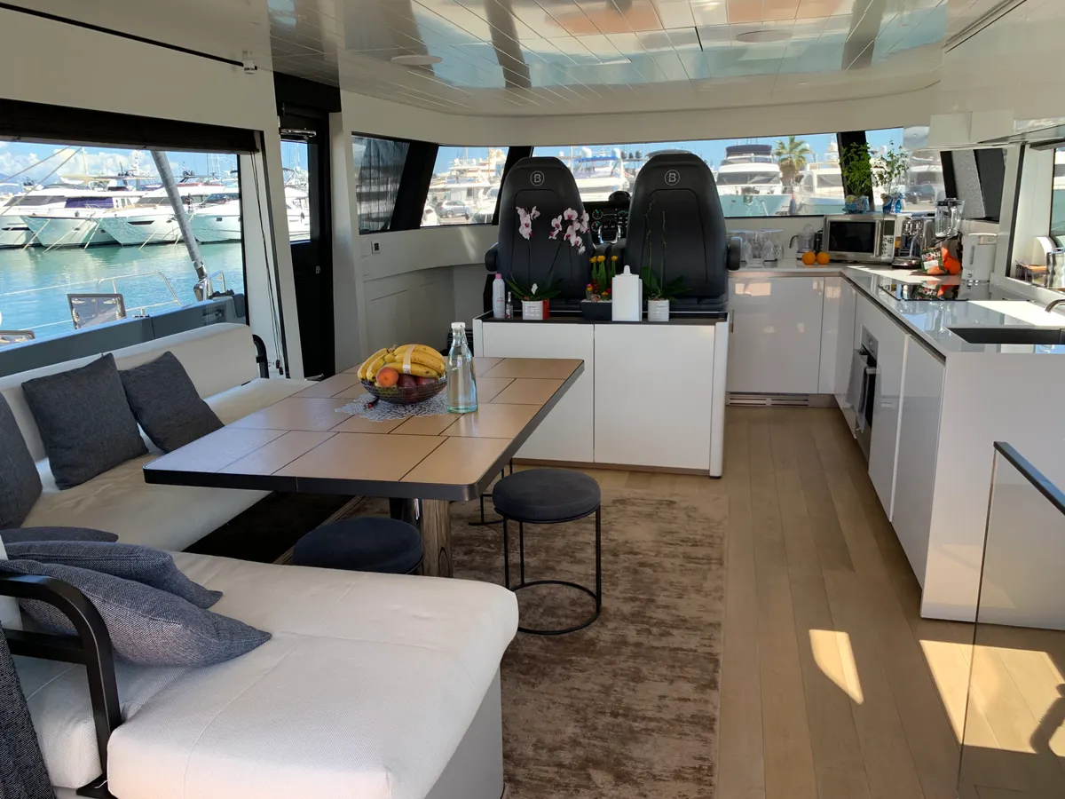 Bluegame BGX70 — Interior photo 6