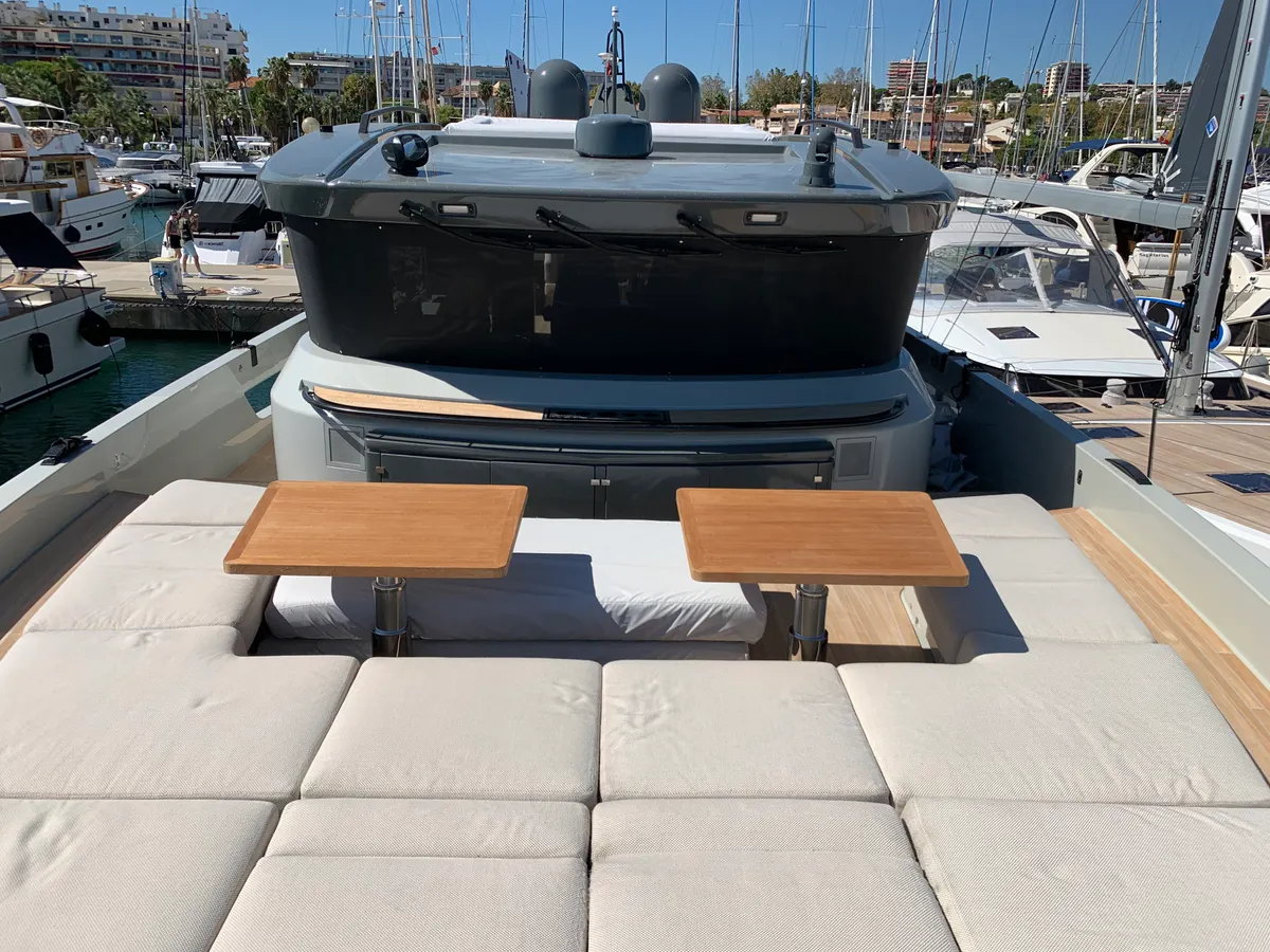 Bluegame BGX70 — Exterior photo 5
