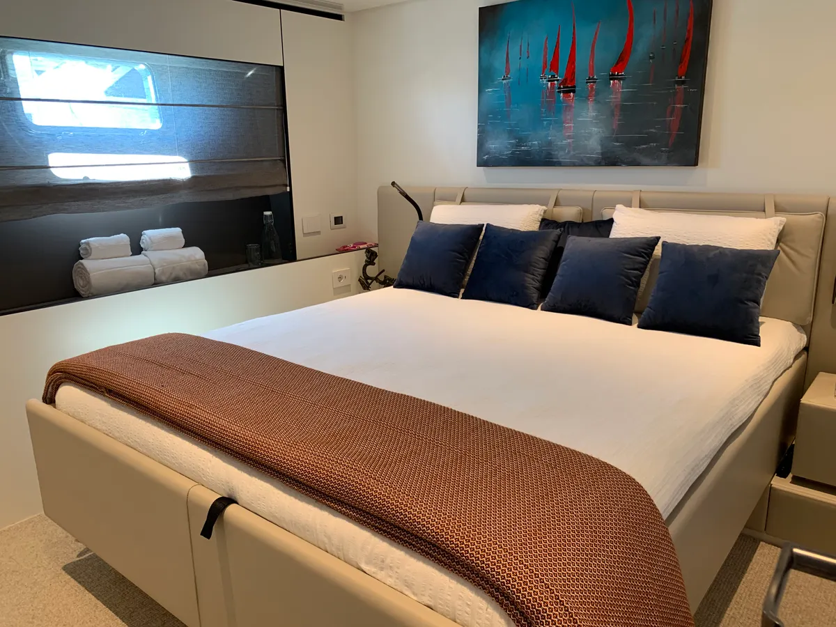 Bluegame BGX70 — Interior photo 3