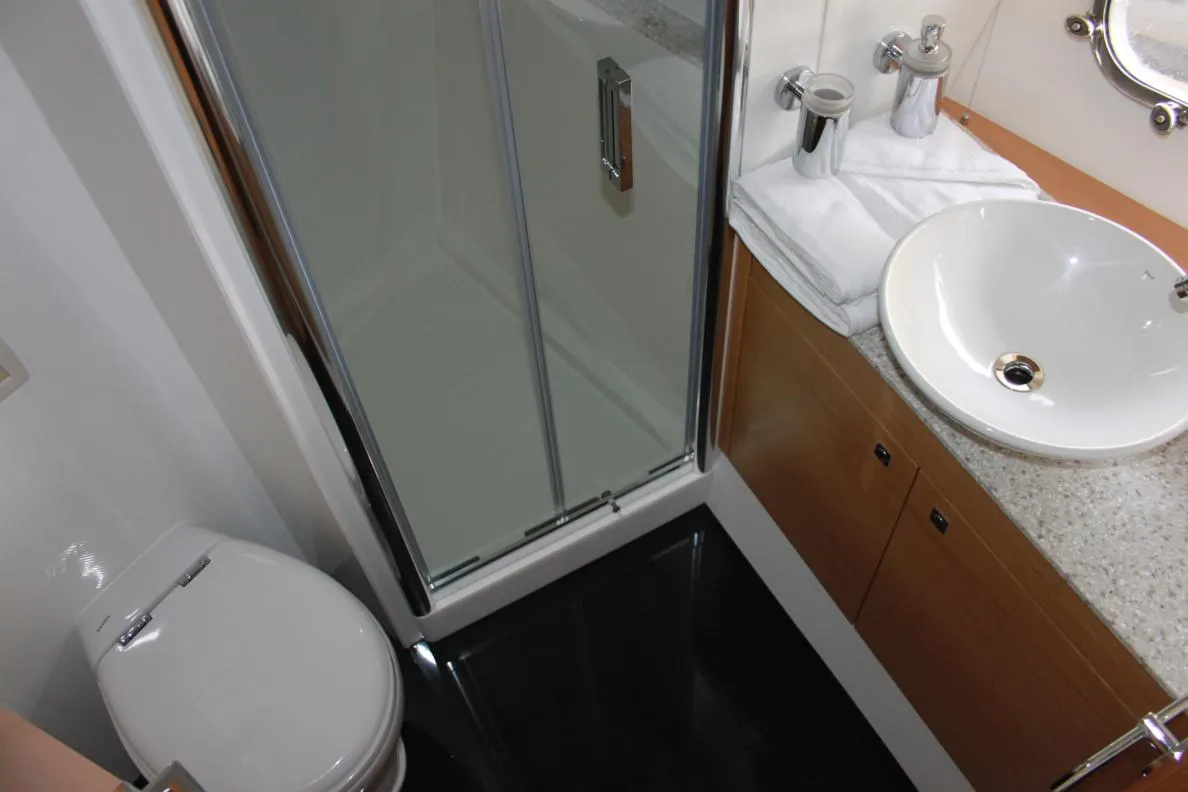 Sunseeker Manhattan 63 — Interior photo 13