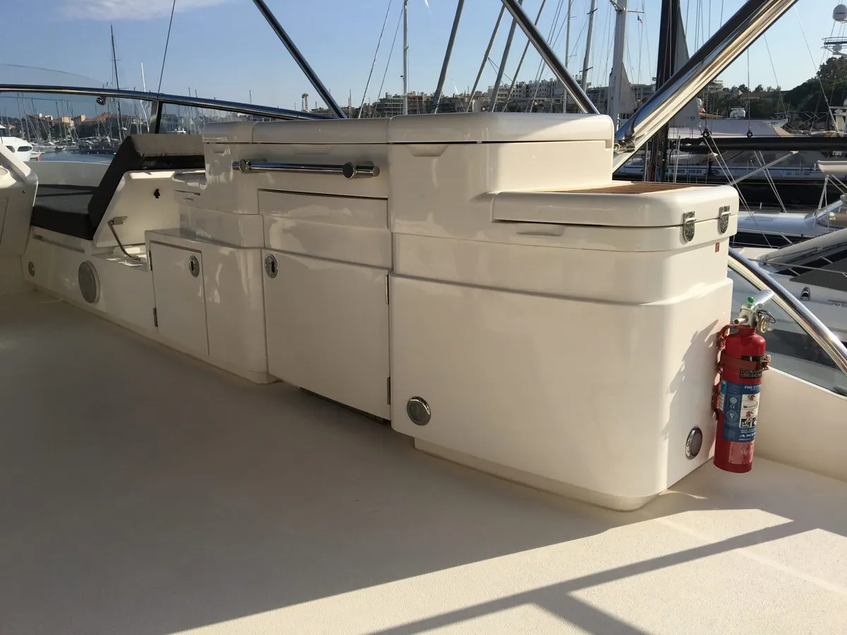 Fairline Squadron 68 — Exterior photo 19
