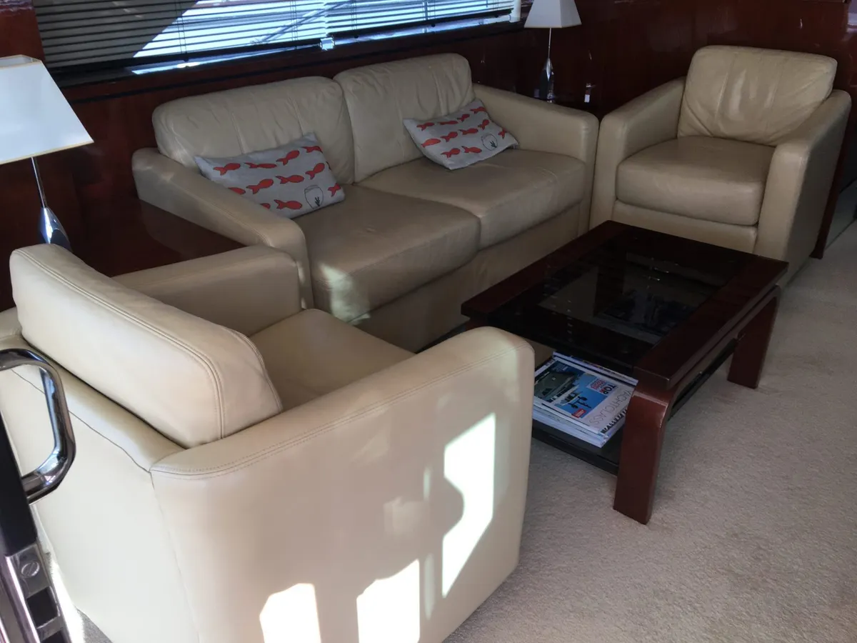 Fairline Squadron 68 — Interior photo 2