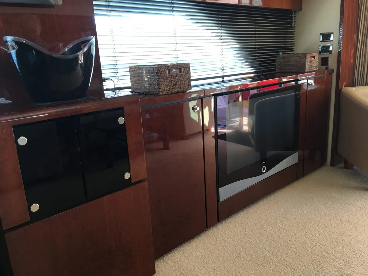Fairline Squadron 68 — Interior photo 5