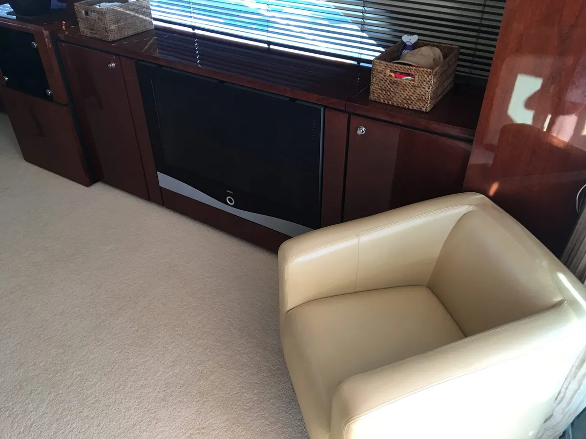 Fairline Squadron 68 — Interior photo 6