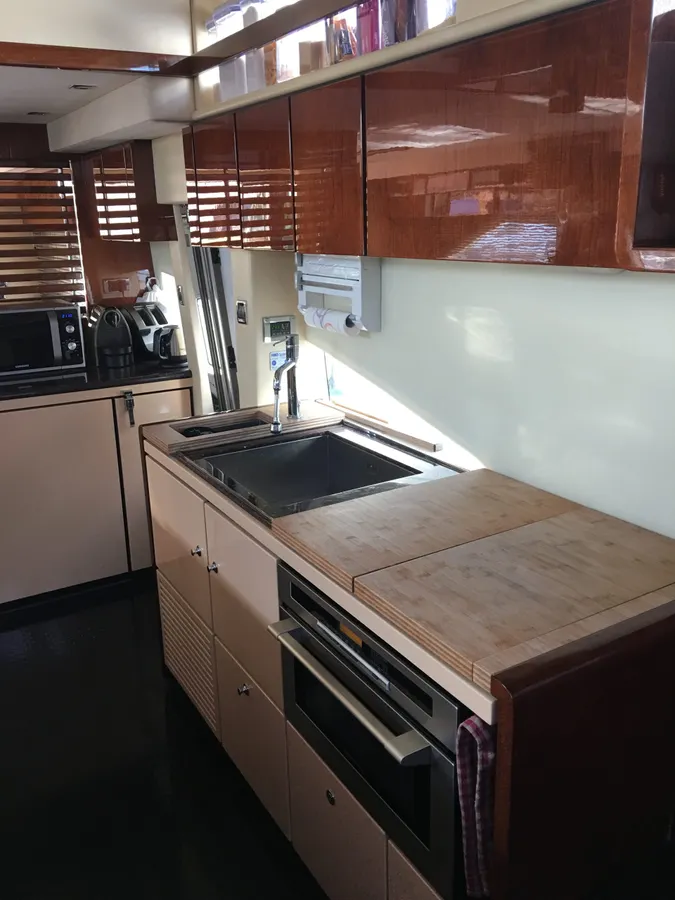 Fairline Squadron 68 — Interior photo 9