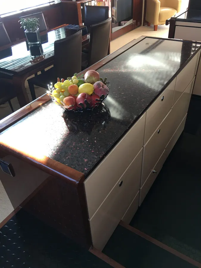 Fairline Squadron 68 — Interior photo 10