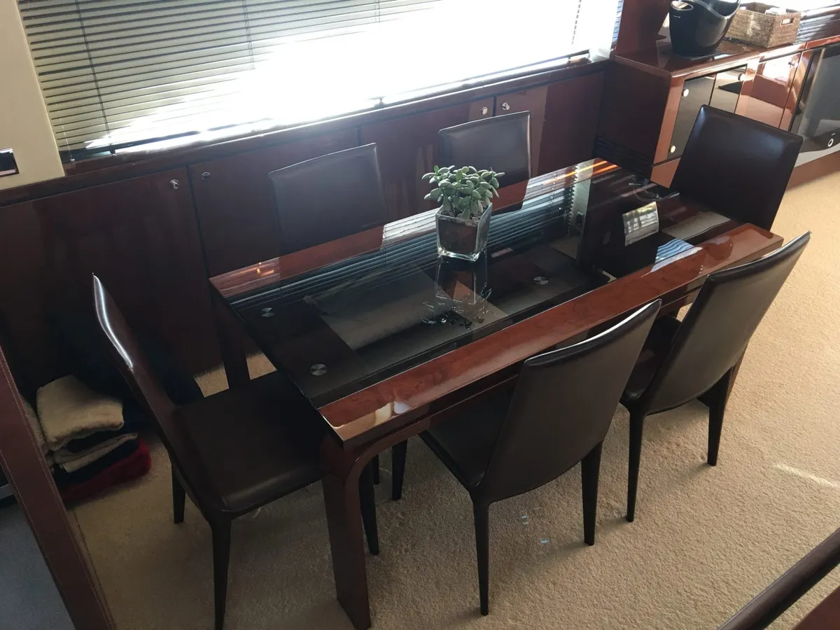 Fairline Squadron 68 — Interior photo 11