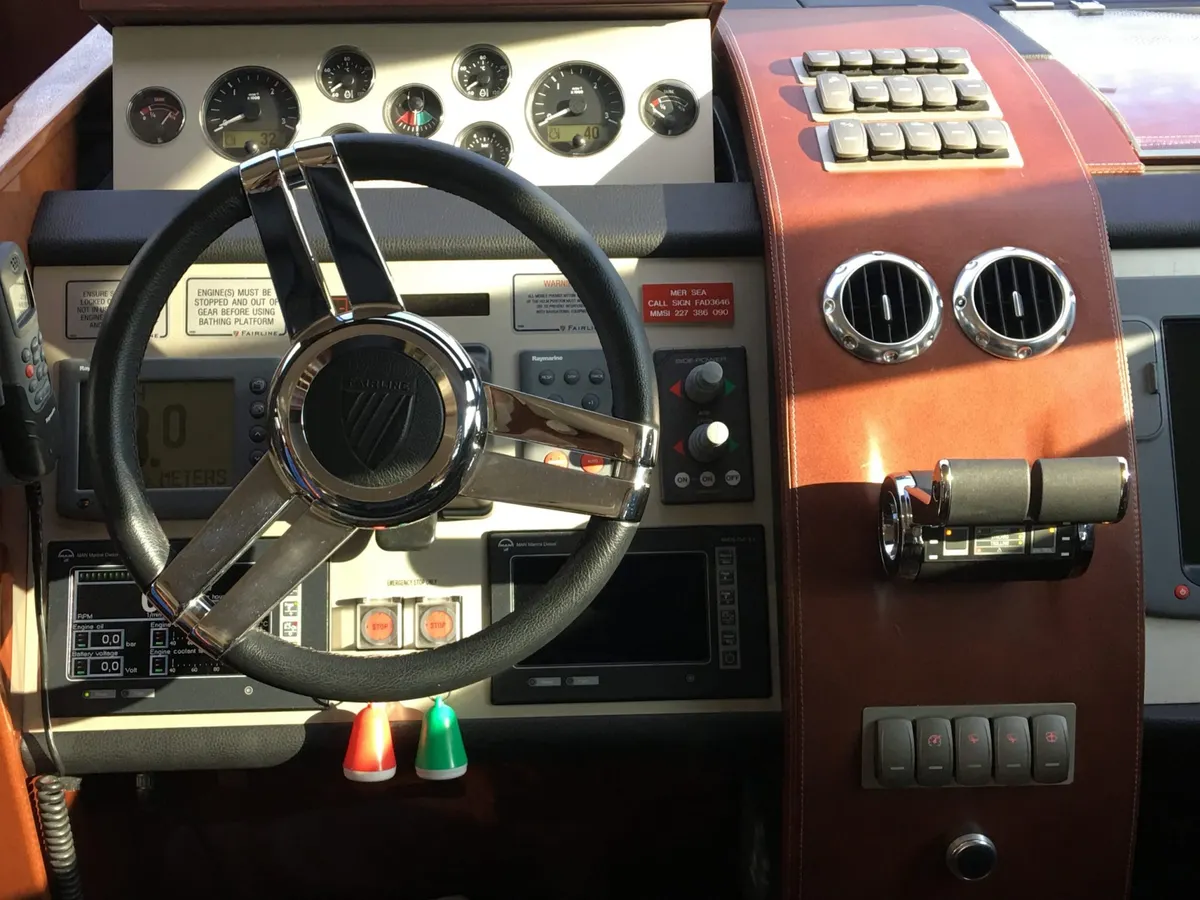 Fairline Squadron 68 — Interior photo 15