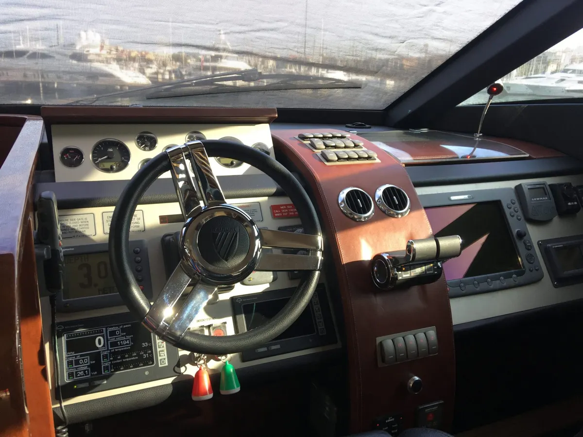 Fairline Squadron 68 — Interior photo 16