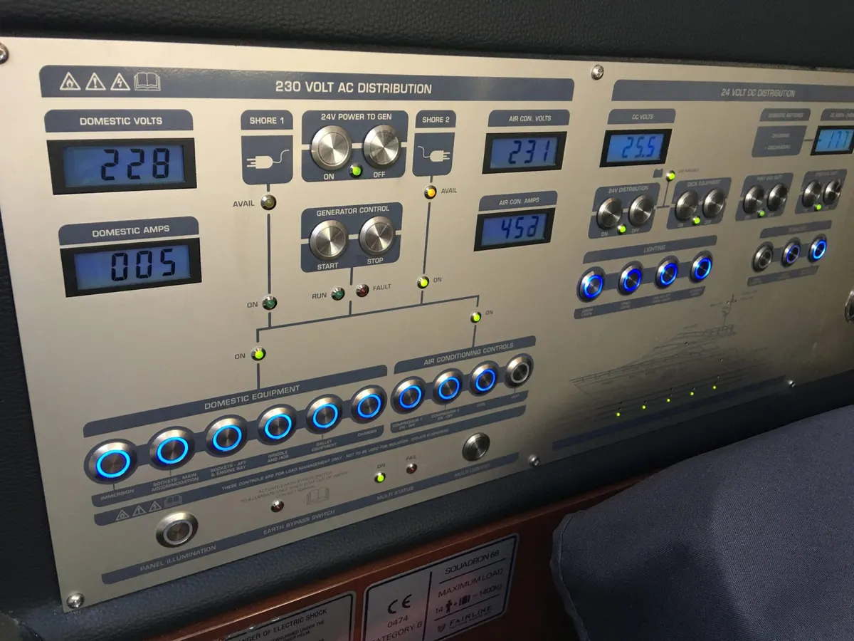 Fairline Squadron 68 — Interior photo 17