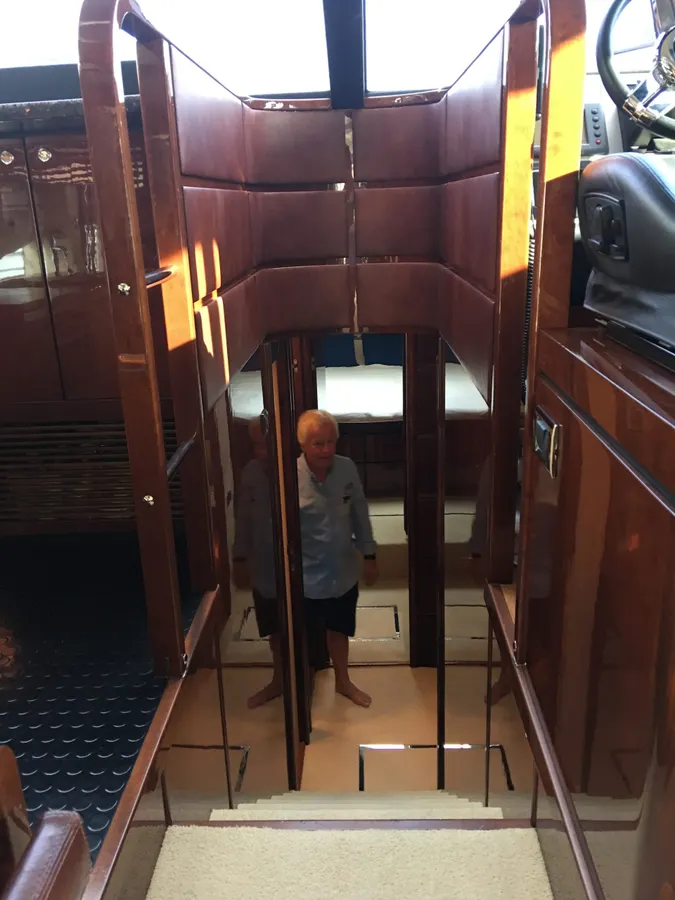 Fairline Squadron 68 — Interior photo 18
