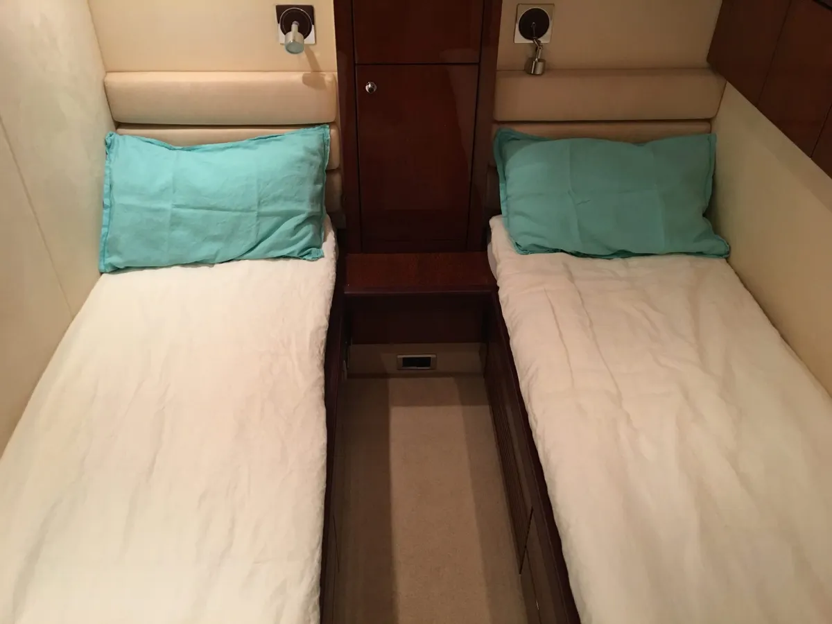 Fairline Squadron 68 — Interior photo 20