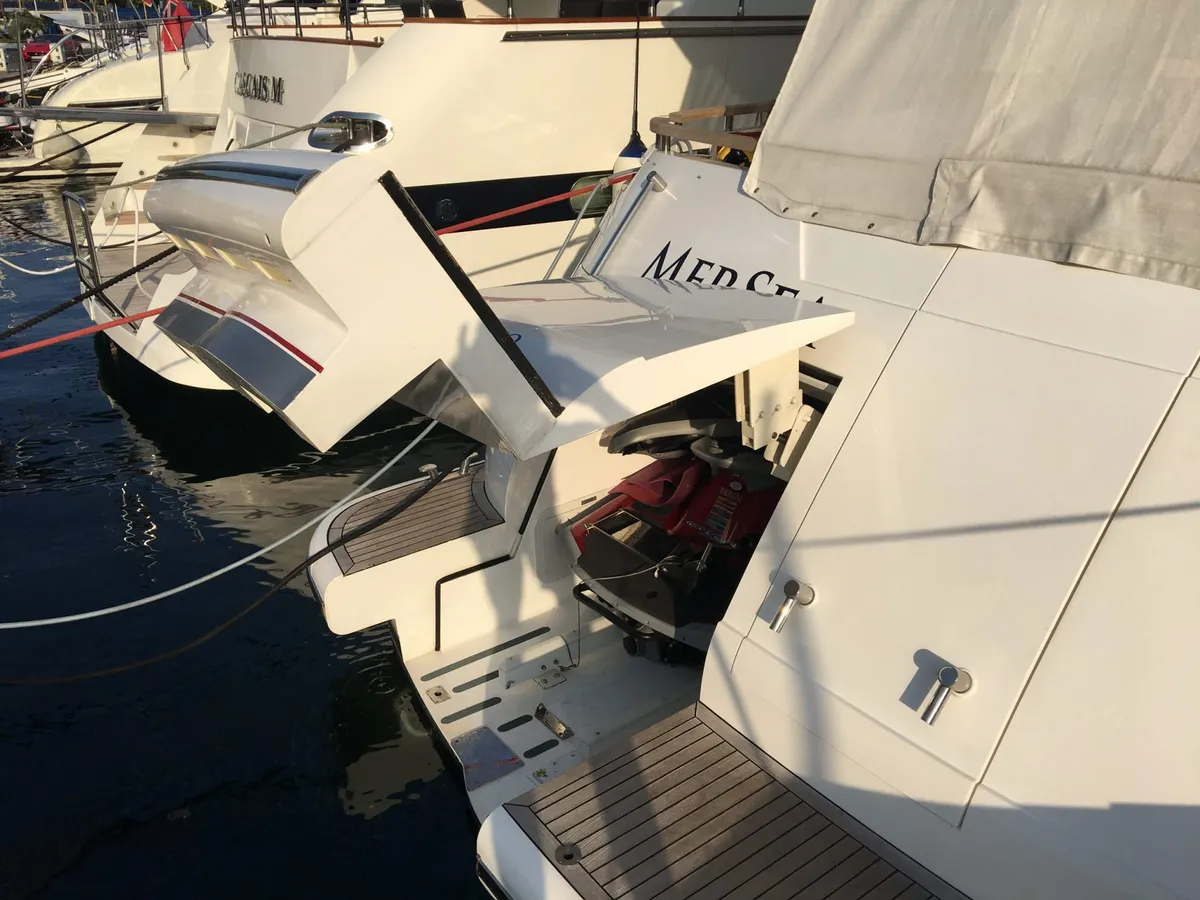 Fairline Squadron 68 — Exterior photo 5