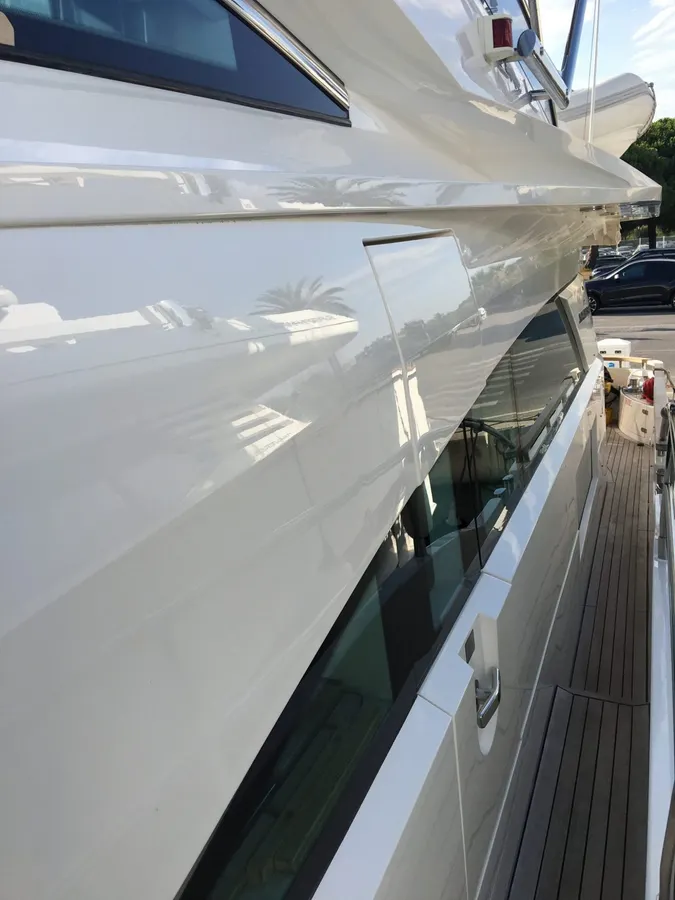 Fairline Squadron 68 — Exterior photo 9