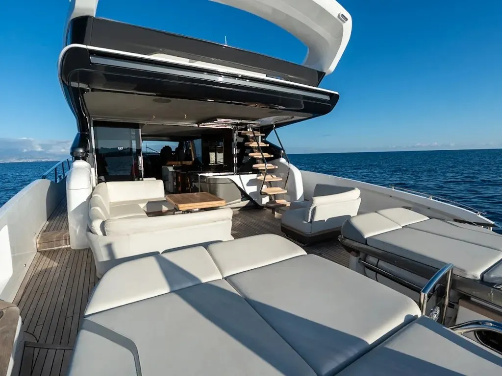 Princess S78 — Interior photo 1