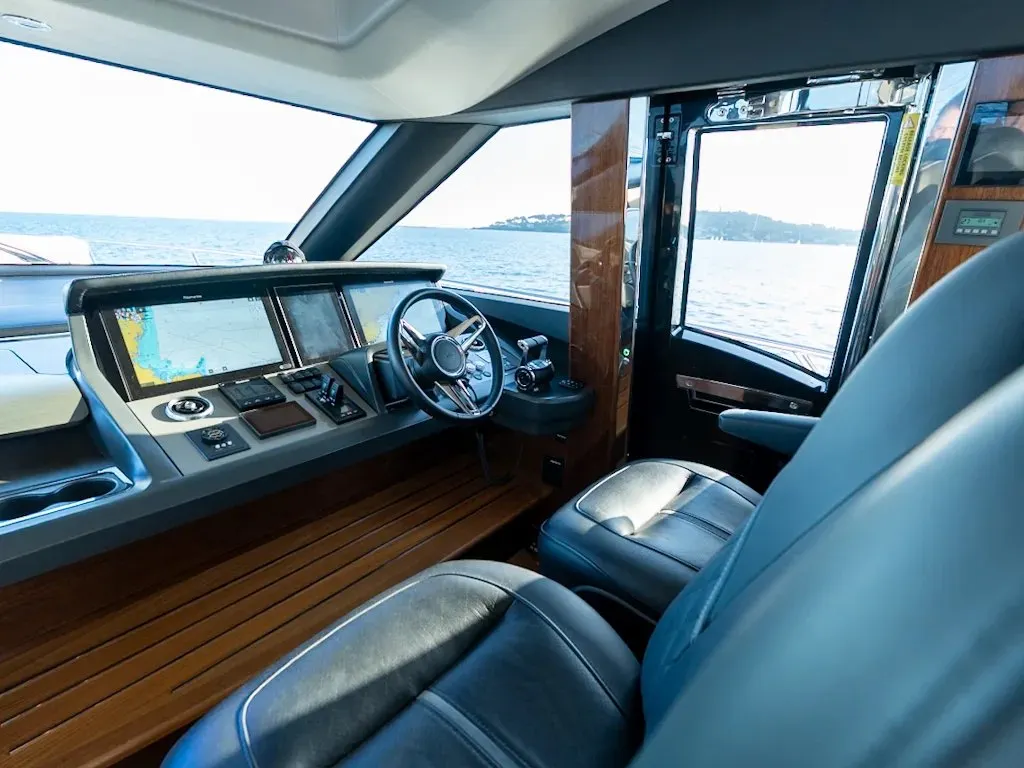 Princess S78 — Interior photo 13
