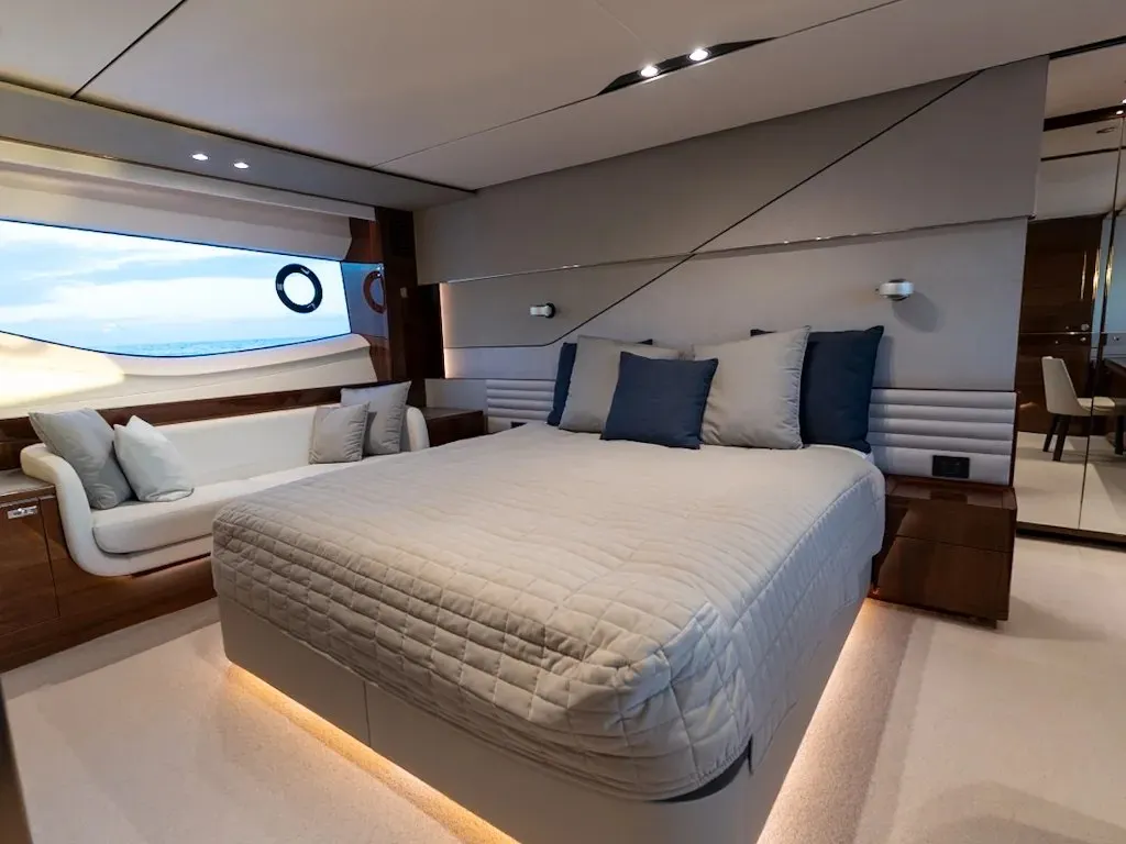 Princess S78 — Interior photo 15