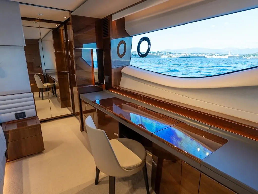Princess S78 — Interior photo 17