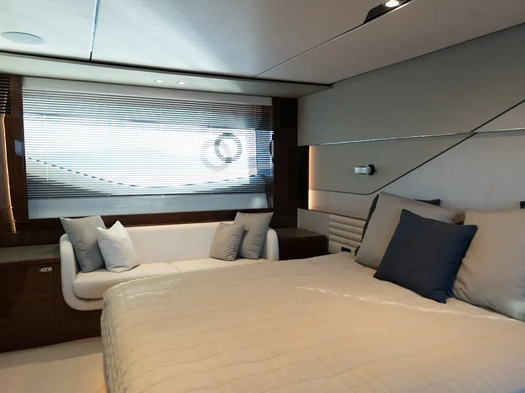 Princess S78 — Interior photo 18