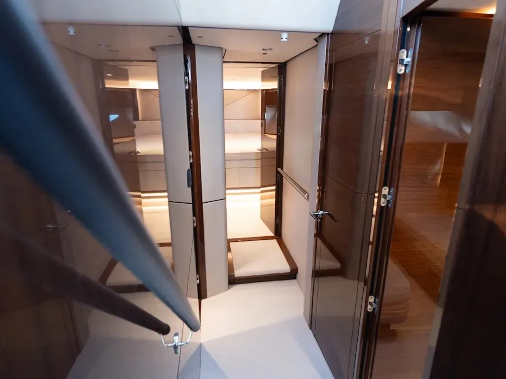 Princess S78 — Interior photo 21