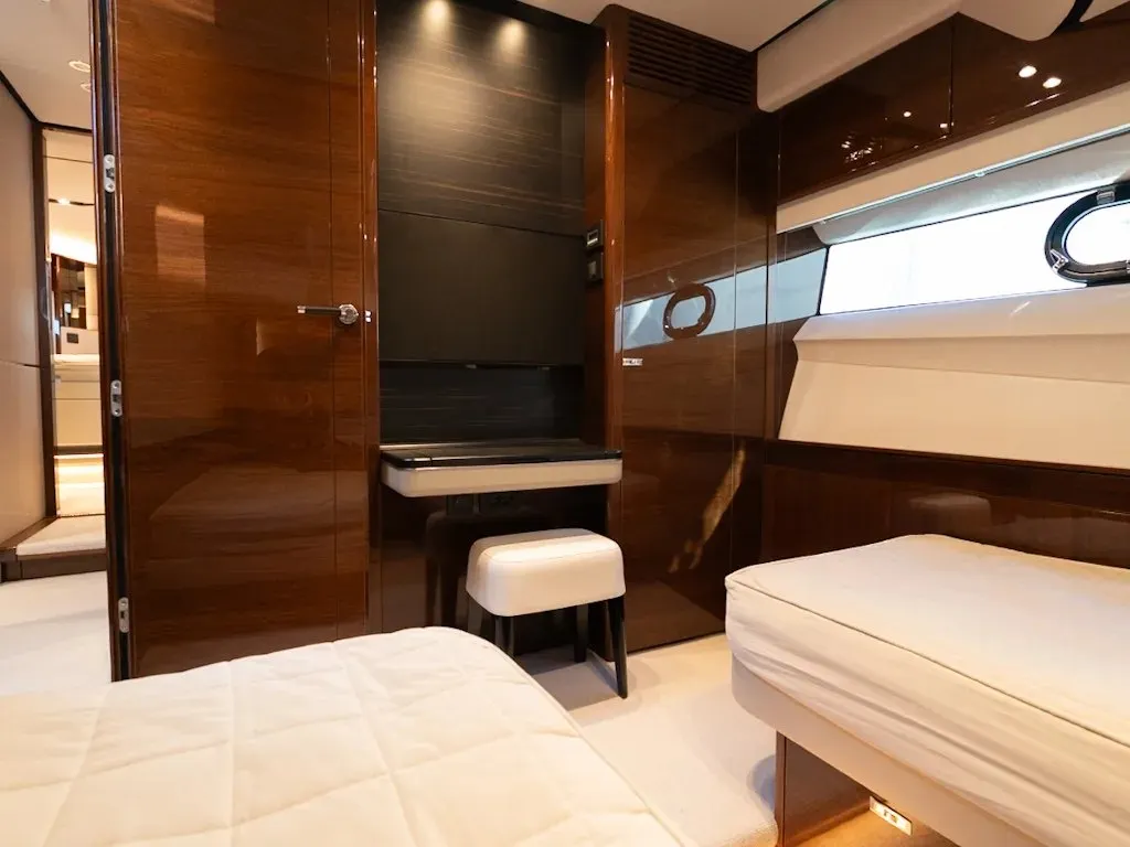 Princess S78 — Interior photo 23
