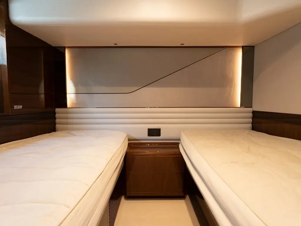 Princess S78 — Interior photo 24