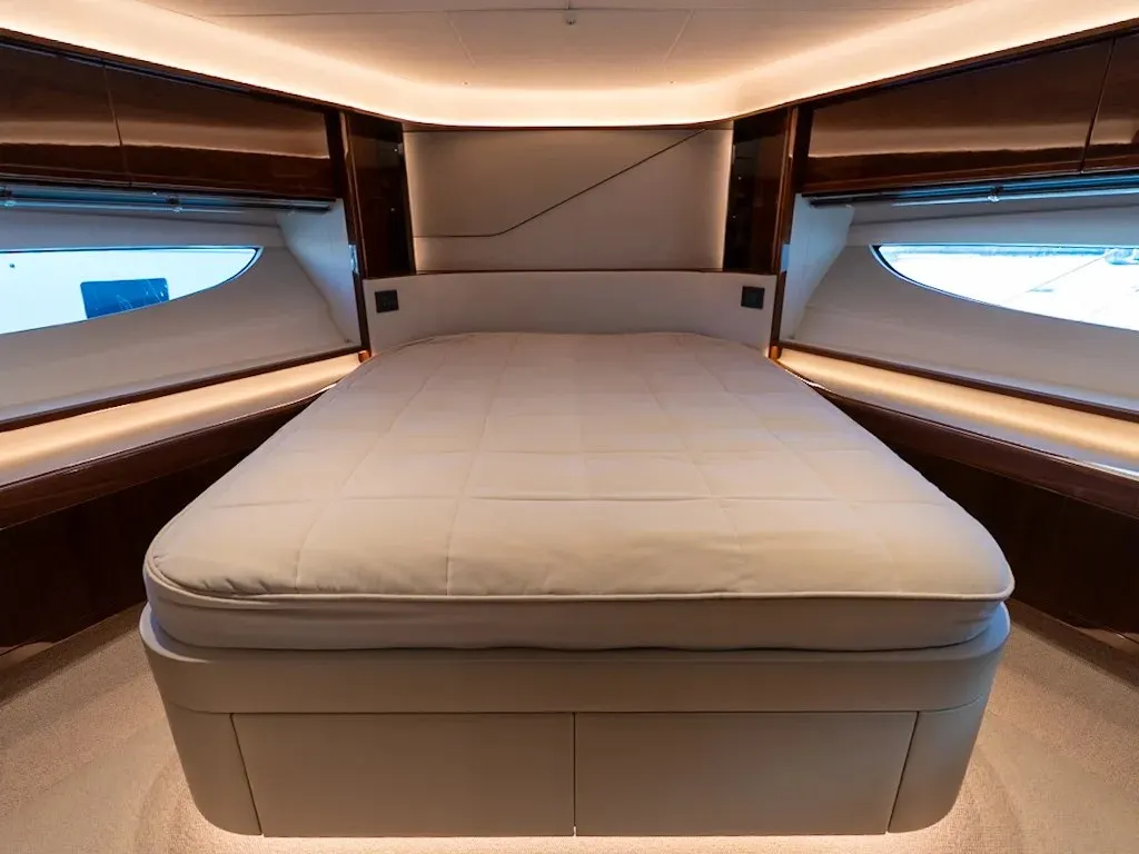 Princess S78 — Interior photo 26