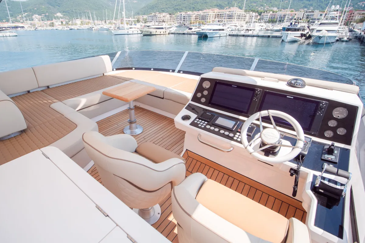 Sunseeker 76 — Interior photo 1