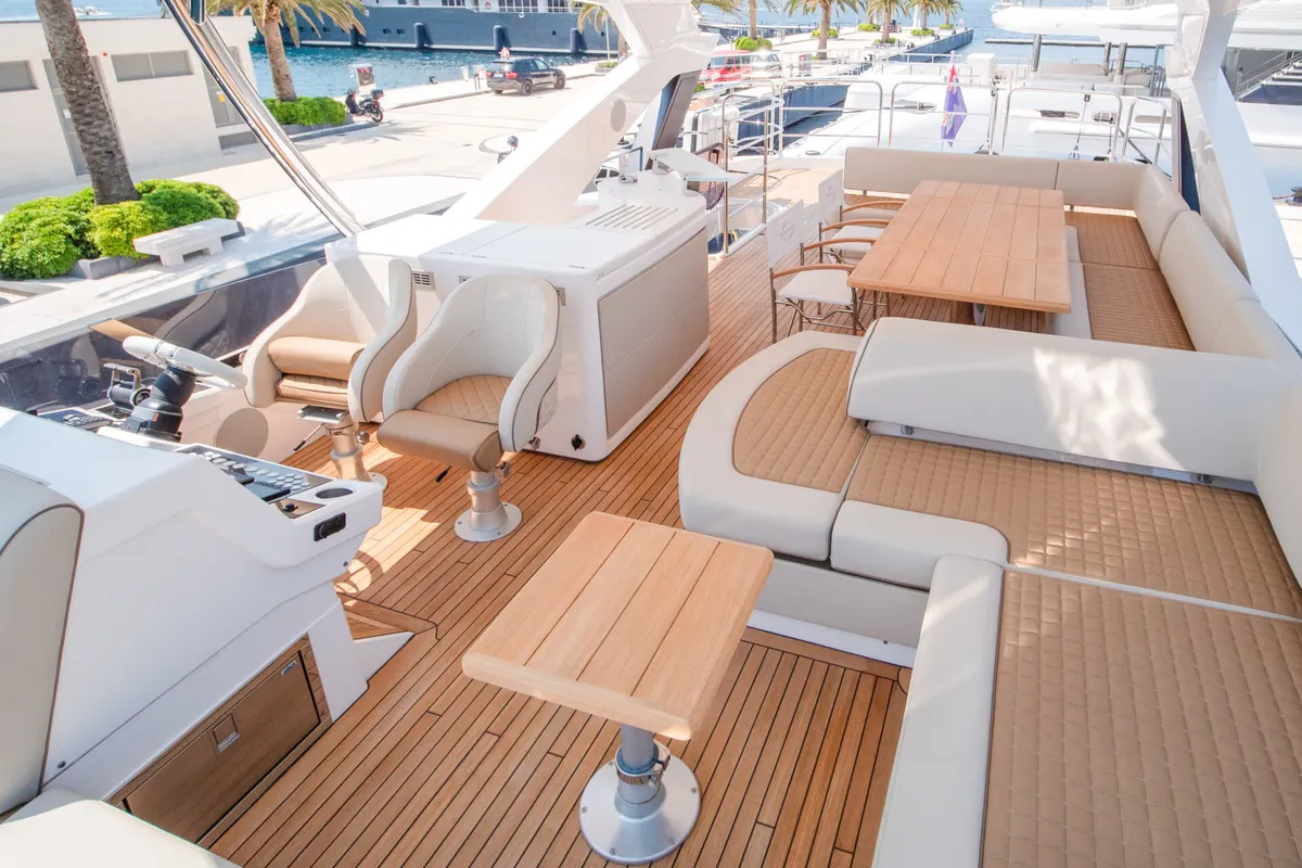 Sunseeker 76 — Interior photo 2