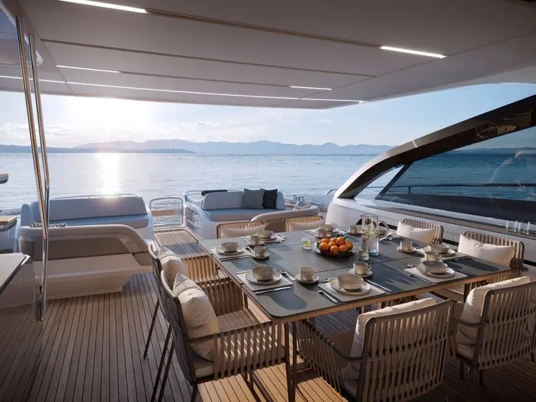 Princess S80 — Interior photo 1