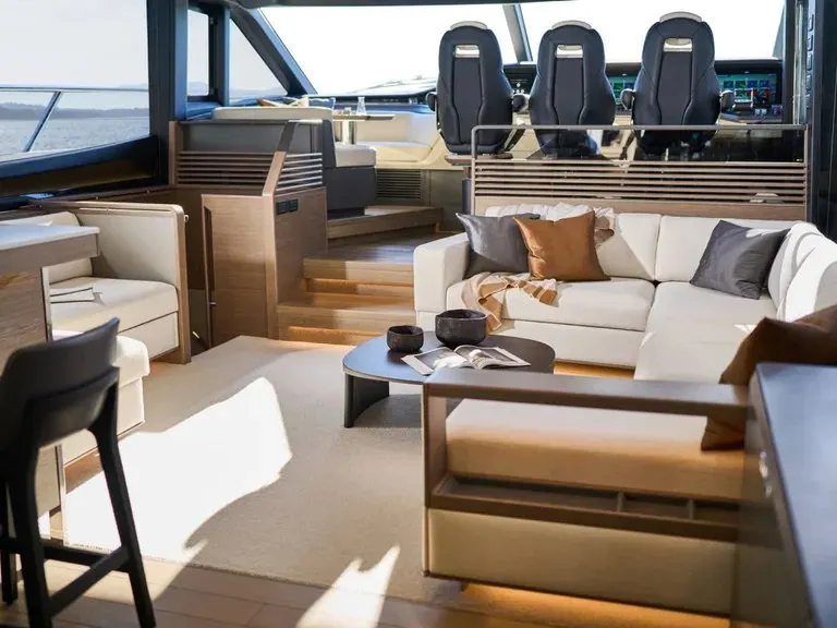 Princess S80 — Interior photo 2