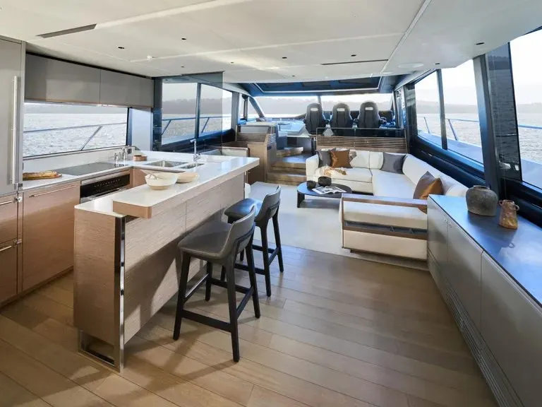 Princess S80 — Interior photo 3