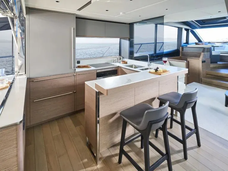 Princess S80 — Interior photo 4