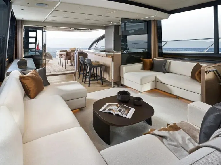 Princess S80 — Interior photo 5