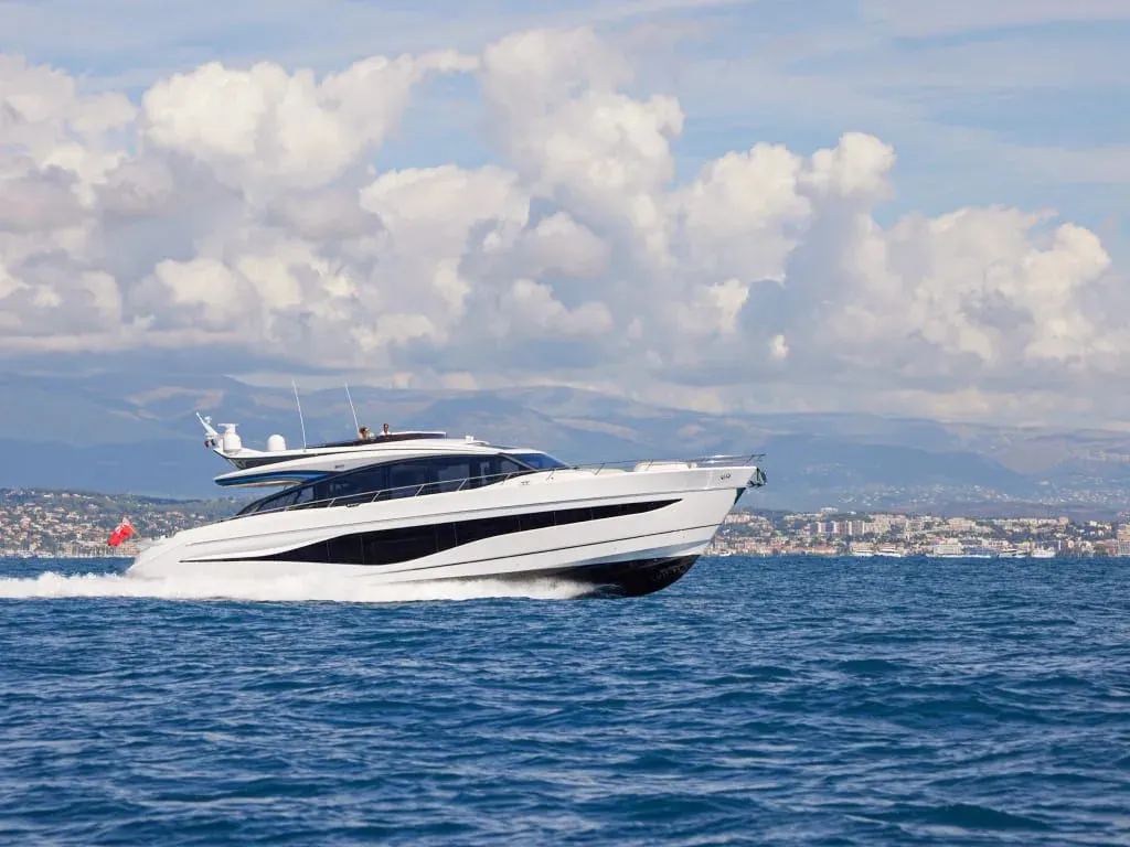 Princess S80 — Exterior photo 4
