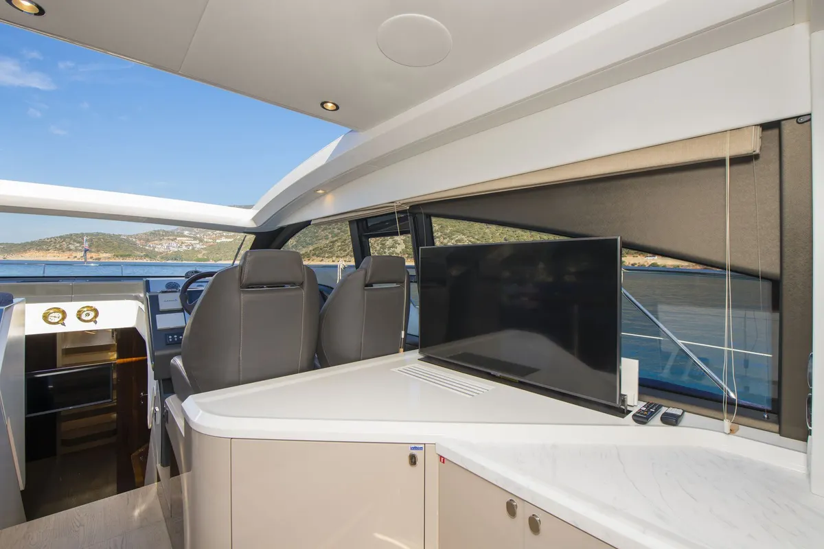 Angel Wings - Fairline Targa 45 GT — Interior photo 11