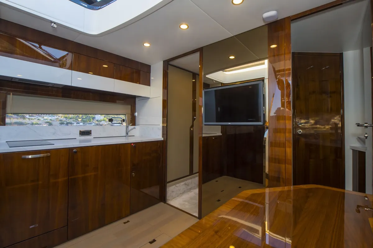 Angel Wings - Fairline Targa 45 GT — Interior photo 17