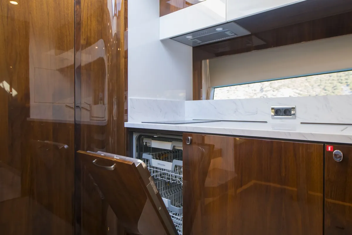 Angel Wings - Fairline Targa 45 GT — Interior photo 18
