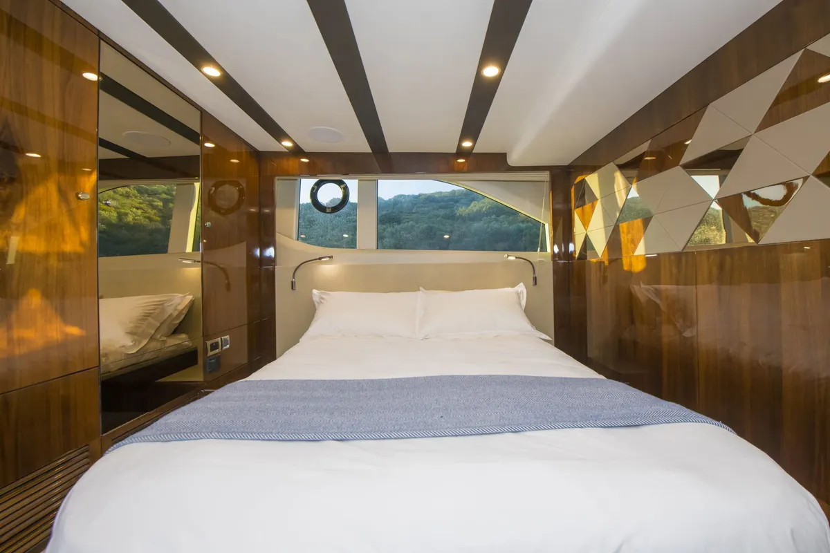 Angel Wings - Fairline Targa 45 GT — Interior photo 21