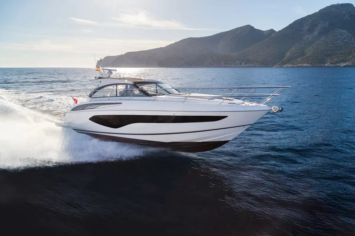 Princess V50 — Exterior photo 11