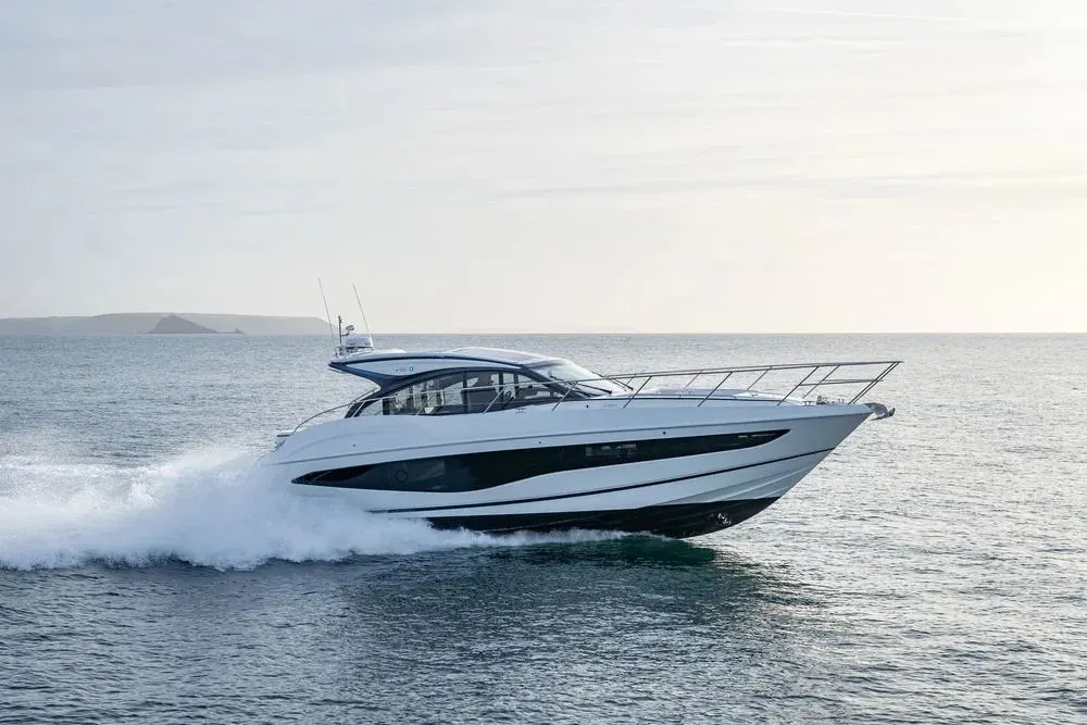 Princess V50 — Exterior photo 2