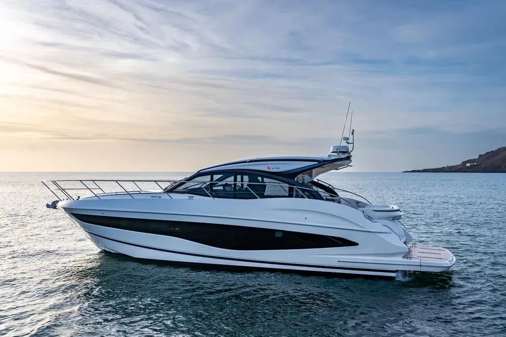 Princess V50 — Exterior photo 3