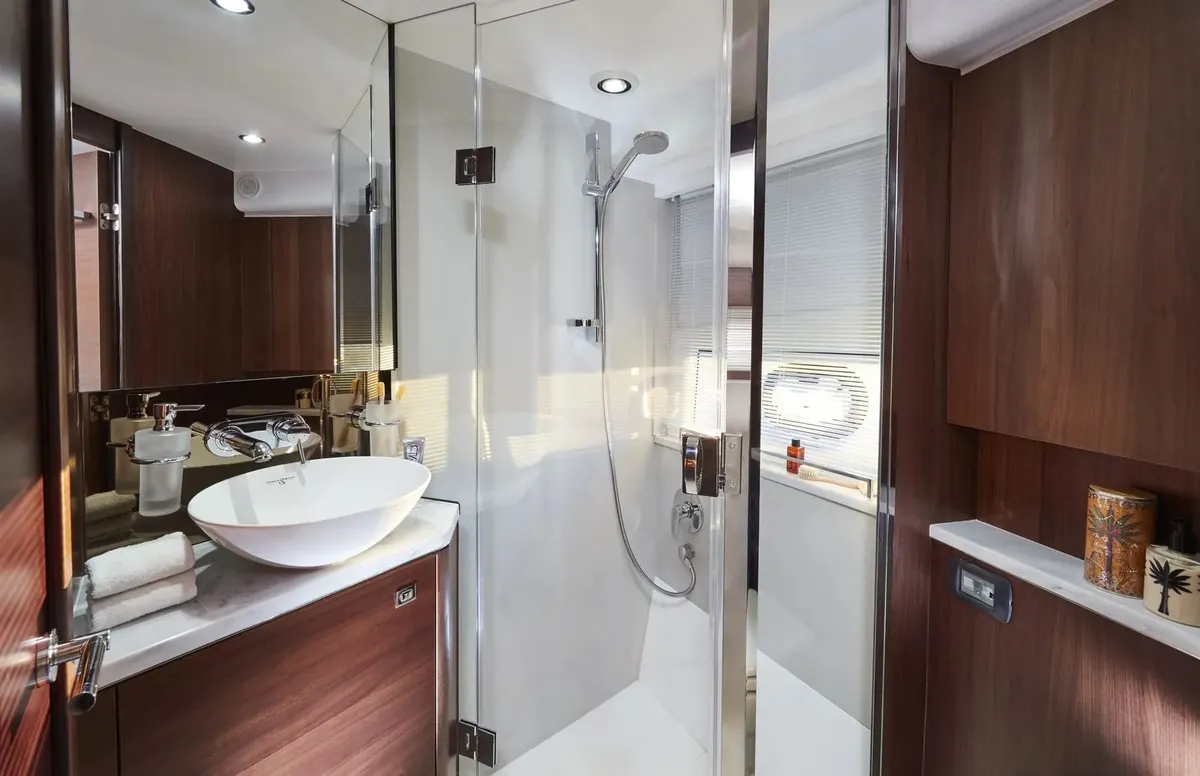 Princess V50 — Exterior photo 32