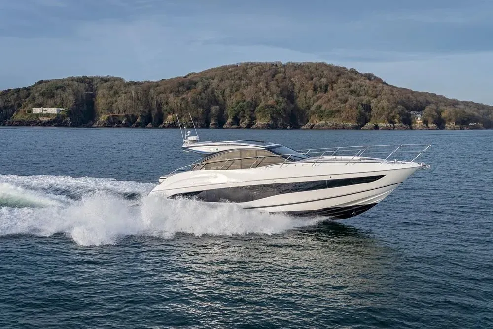 Princess V50 — Exterior photo 6