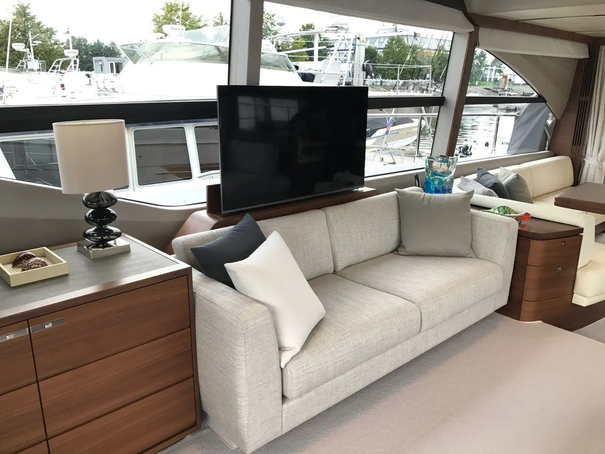 Princess 68 — Interior photo 11