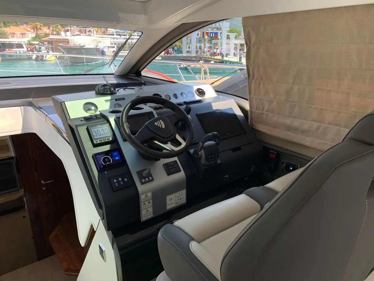Fairline Targa 45 GT — Exterior photo 10